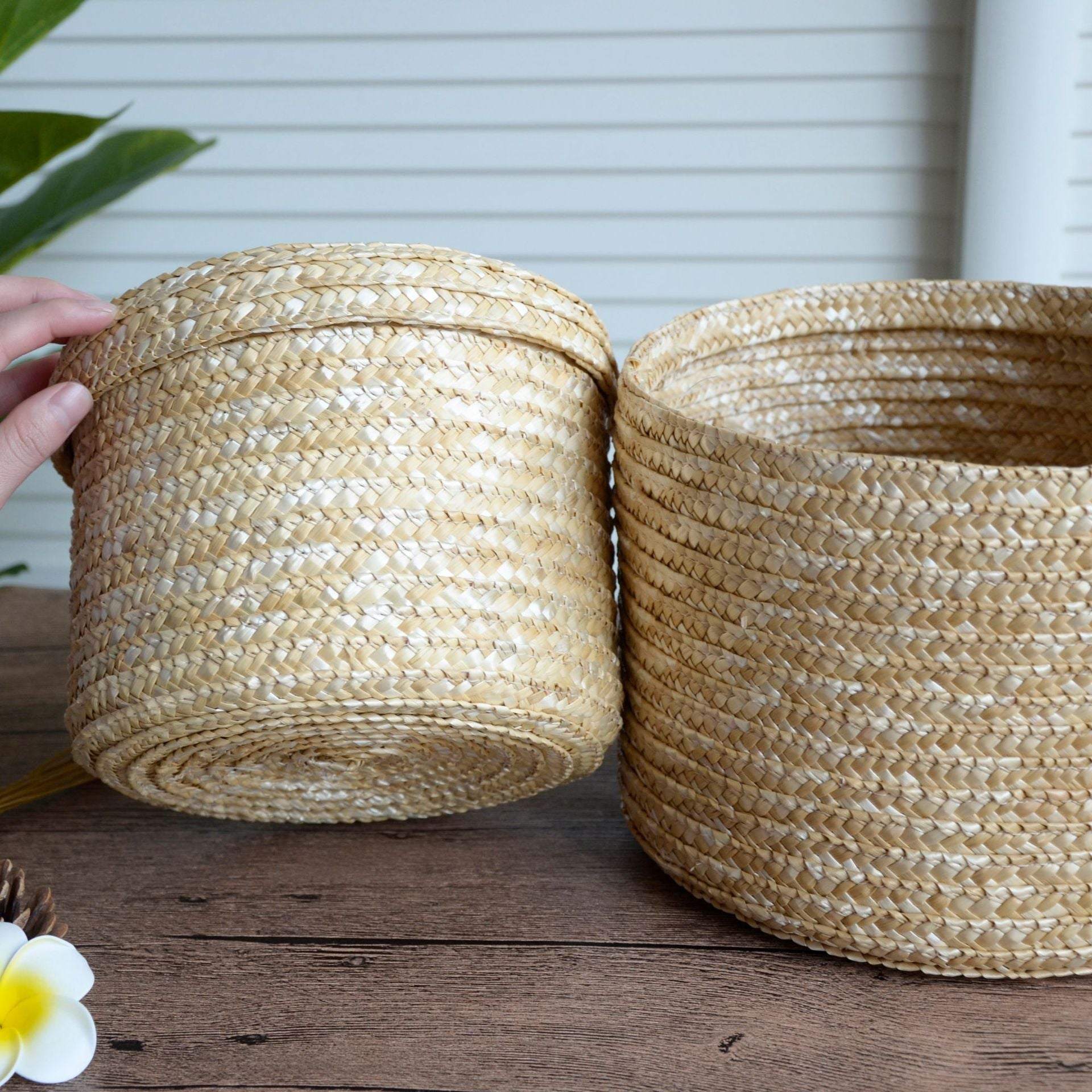 Panier en osier avec couvercle, léger et pratique pour rangement naturel et esthétique