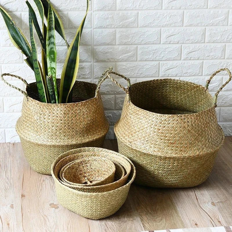 Panier en jonc de mer naturel léger et résistant pour rangement élégant et pratique.