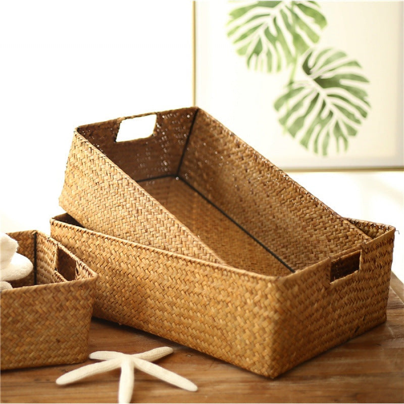 Panier en osier tressé naturel pour rangement léger et élégant intérieur