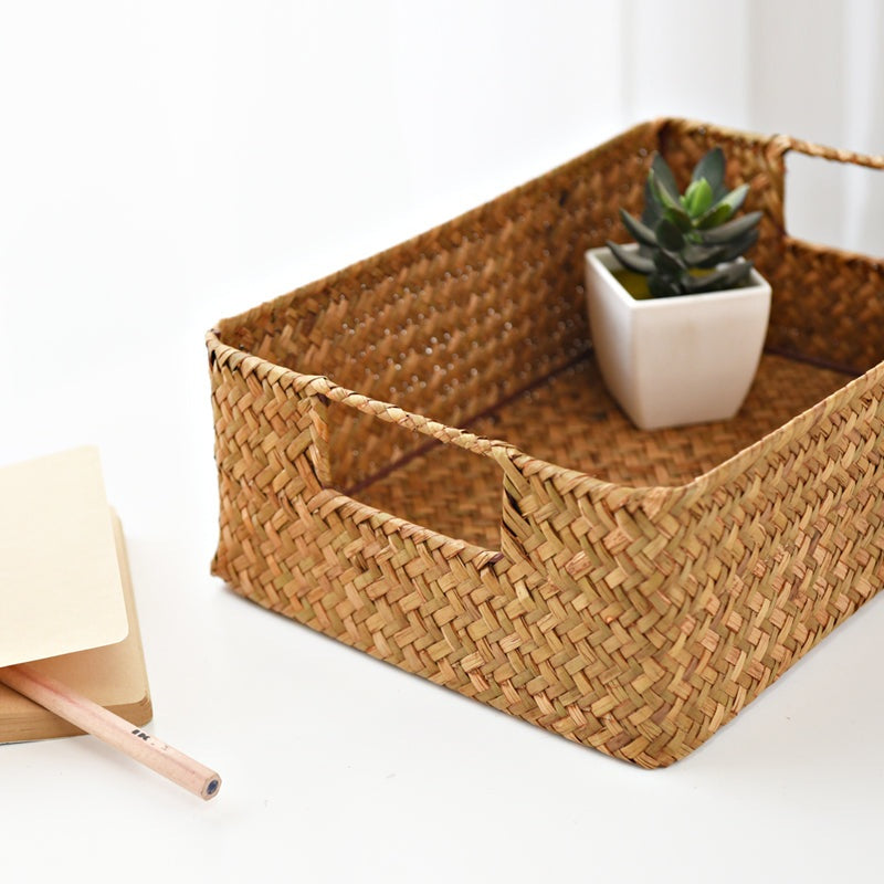 Panier en osier tressé naturel léger et pratique pour rangement décoratif intérieur