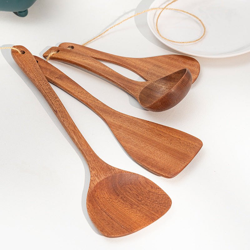 Spatule en bois naturel élégante et durable, idéale pour cuisiner sans abîmer vos ustensiles.