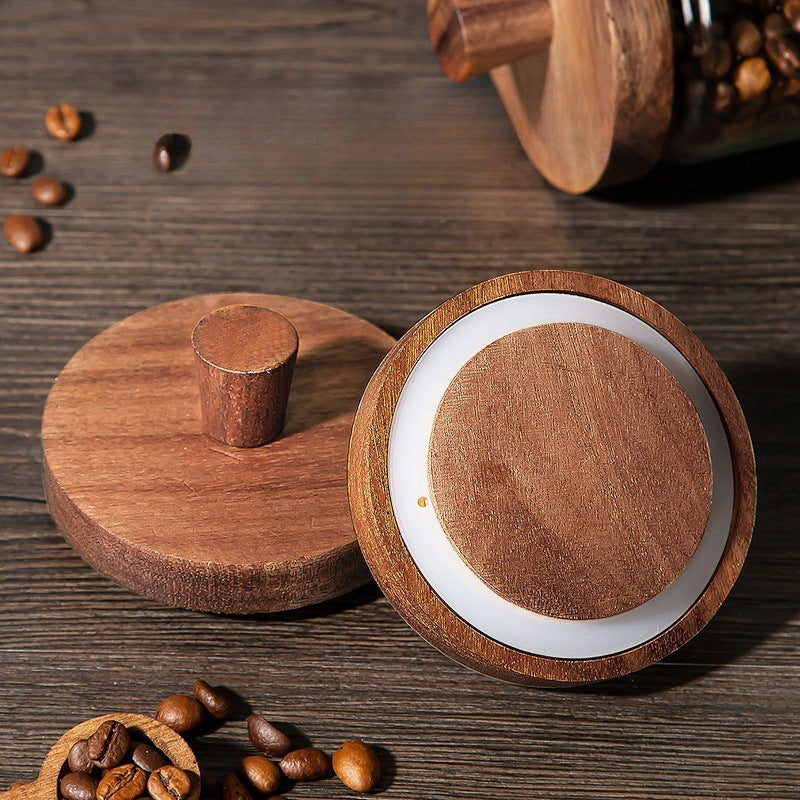 Pots en verre avec cuillères en bois