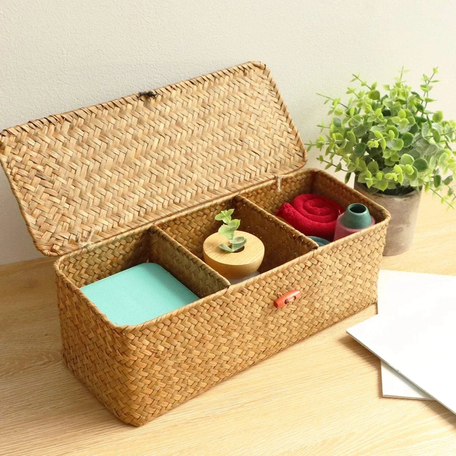 Panier en jonc de mer avec couvercle et compartiments pour rangement naturel et décoratif