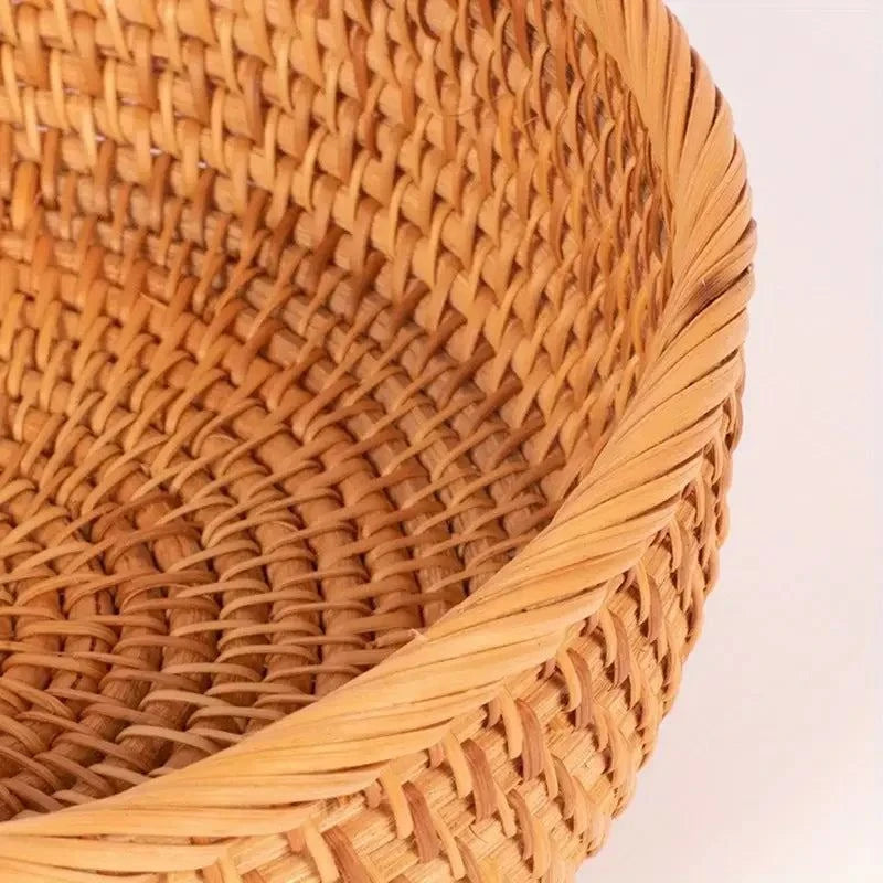 Panier à fruit en rotin naturel, léger et design aéré, idéal pour cuisine chaleureuse et décoration fruitière.