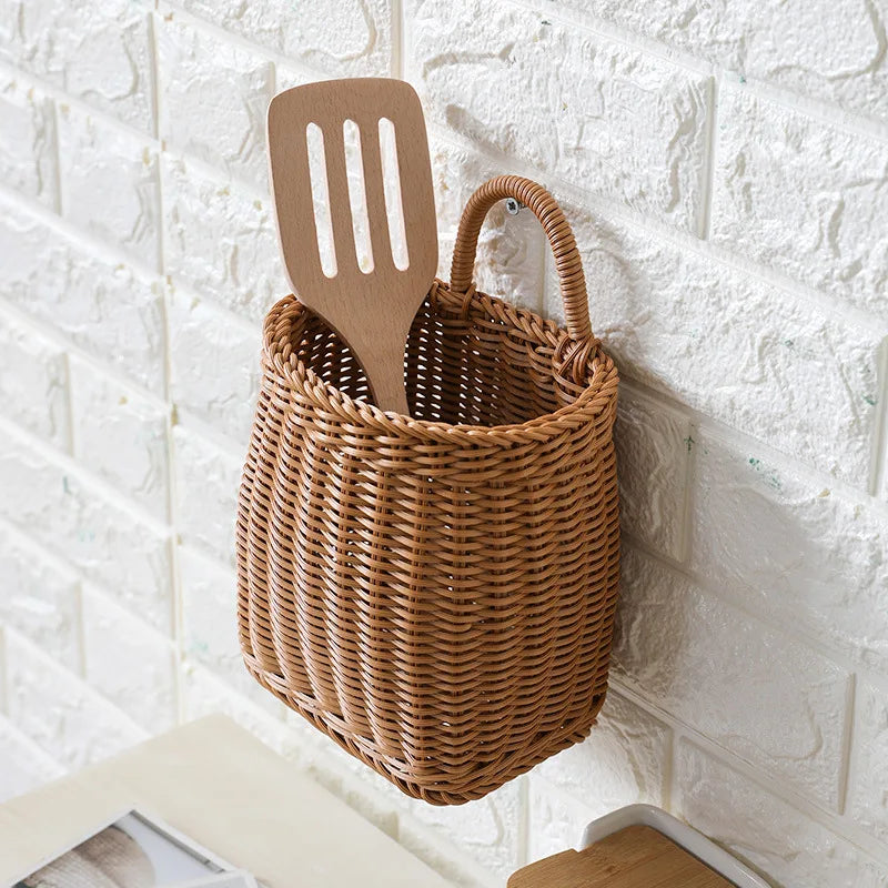 Panier en rotin suspendu