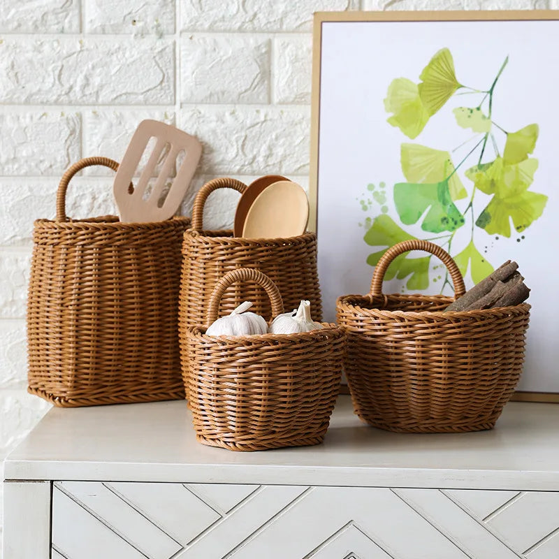 Panier en rotin suspendu