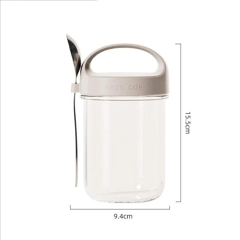 Pot en verre transparent avec couvercle hermétique et cuillère pour petit-déjeuner pratique et compact.