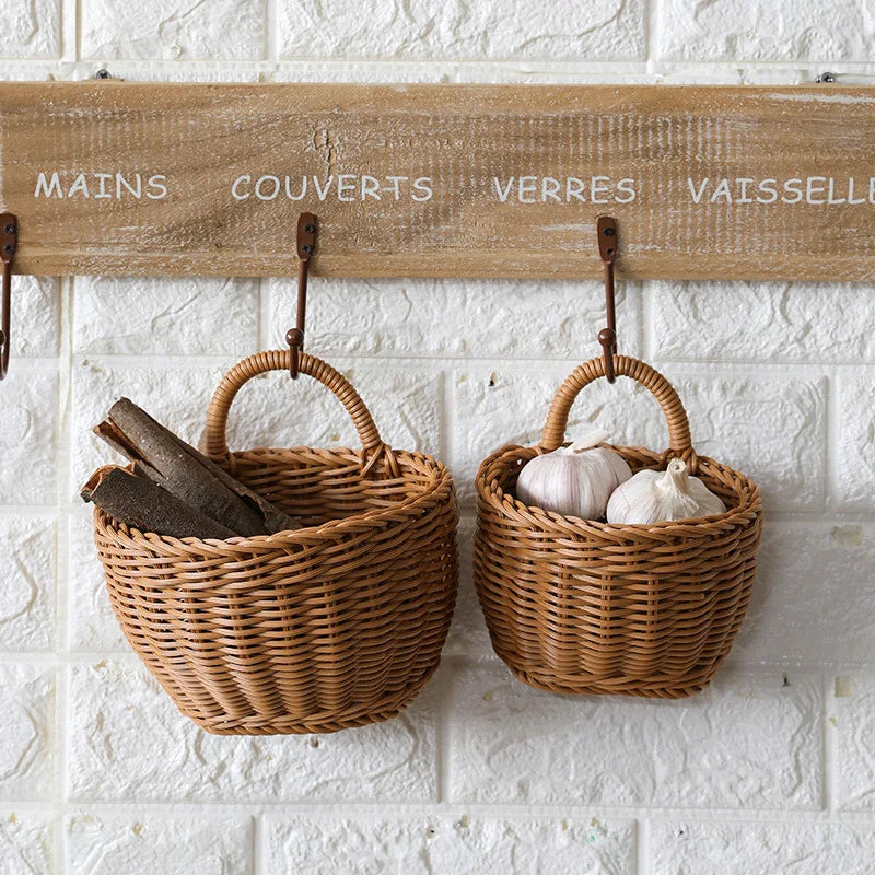 Panier en rotin suspendu