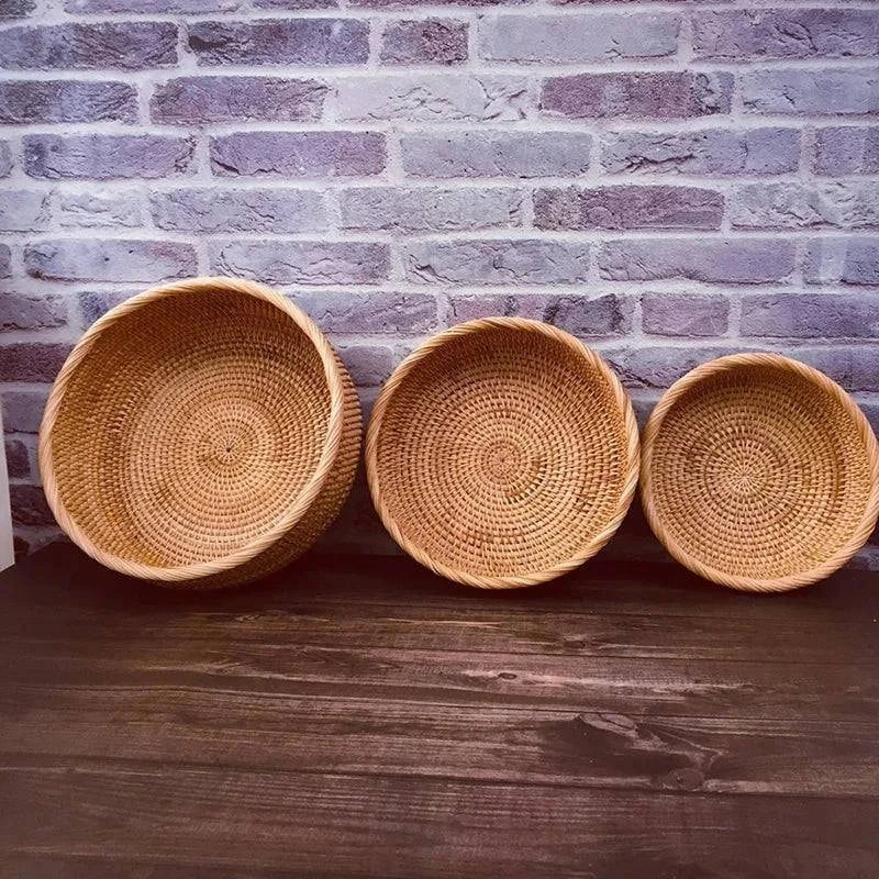 Panier à fruit en rotin naturel tressé, léger et design aéré pour cuisine chaleureuse
