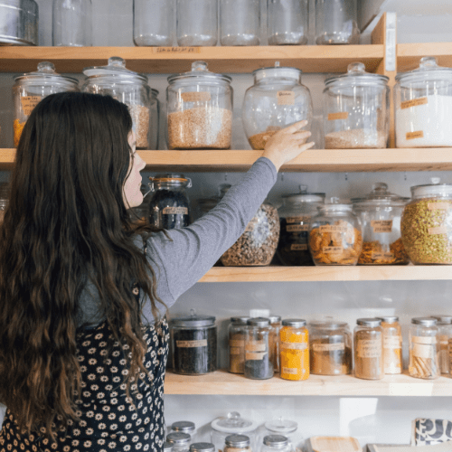 10 astuces simples pour un cellier organisé et élégant - Kaindly  Image