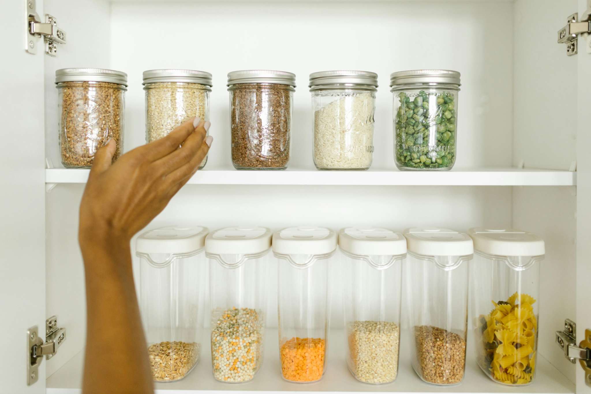 Comment transformer votre placard en garde-manger fonctionnel et esthétique ?