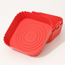 Moule en silicone rouge anti-adhésif pour airfryer, réutilisable et facile à nettoyer, idéal pour cuisiner légumes, frites et gâteaux.