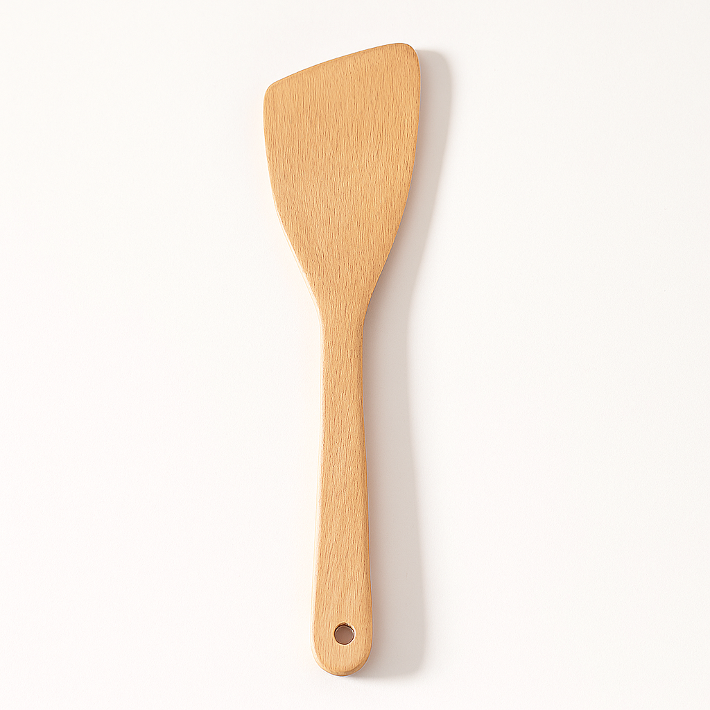 spatule en bois naturel pour cuisine douce et durable, design élégant et respectueux des poêles