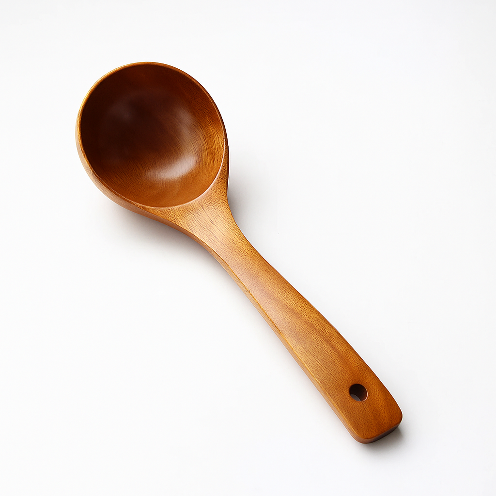 Spatule en bois naturel douce, durable et design pour cuisiner sans abîmer poêles et casseroles.