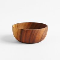 Saladier en bois naturel d’acacia avec veinage unique, résistant et esthétique pour cuisine chaleureuse.