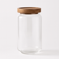 Bocal en verre transparent avec couvercle en bois élégant pour rangement alimentaire hermétique.