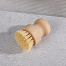 Brosse à vaisselle en bambou avec poignée en bois confortable et fibres robustes pour un nettoyage doux et efficace sans plastique.