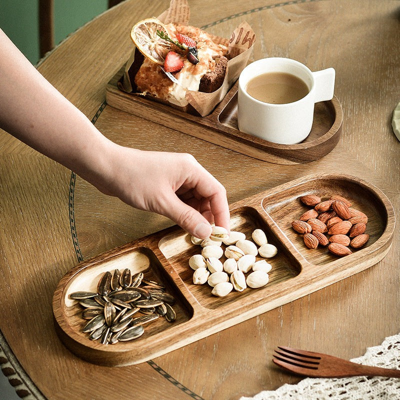 Plateau rectangulaire en bois massif avec compartiments pour apéritifs, idéal et élégant pour servir noix et boissons