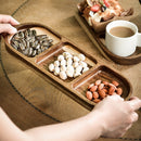 Plateau rectangulaire en bois massif avec compartiments pour apéritifs et dégustation élégante