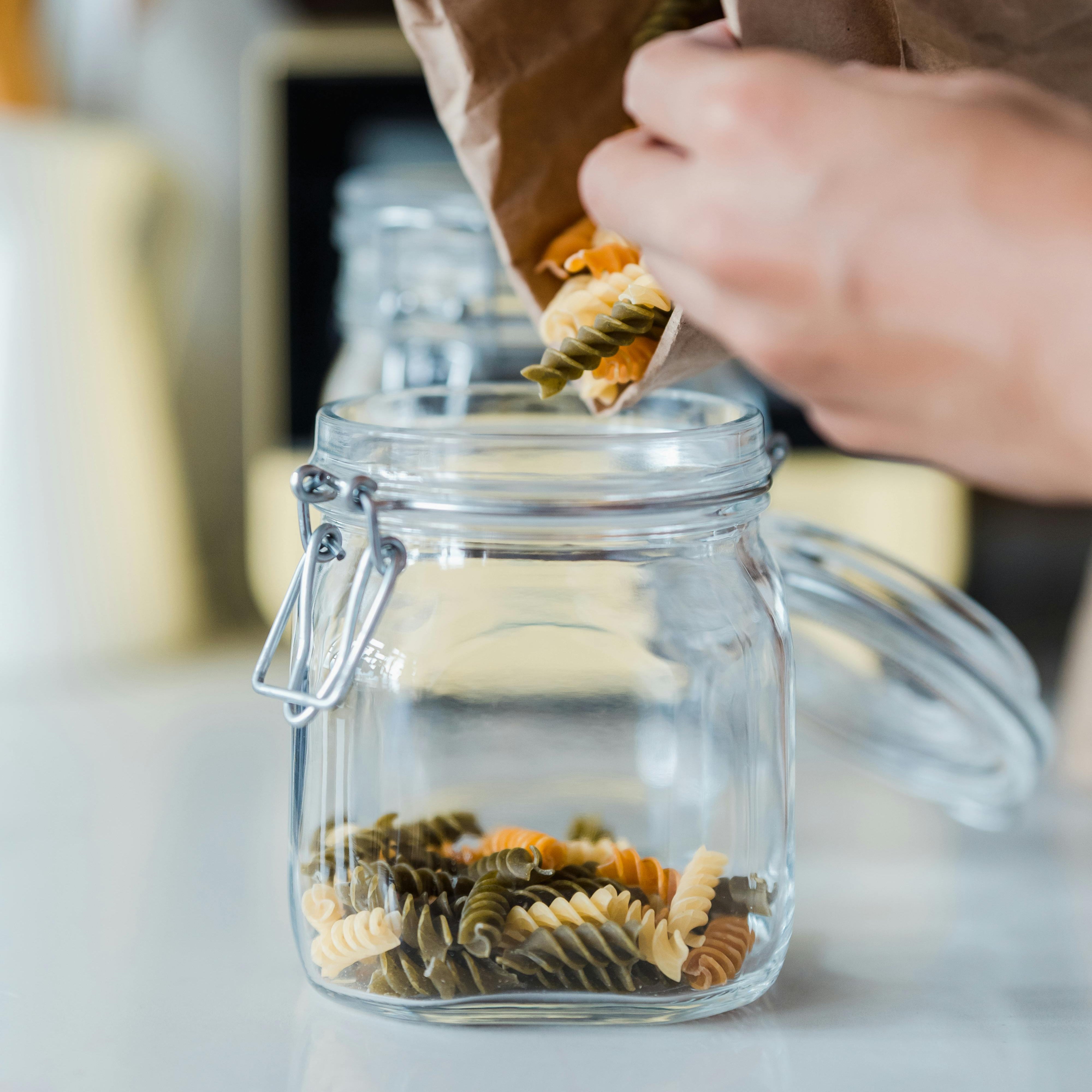 Bocal en verre avec couvercle articulé